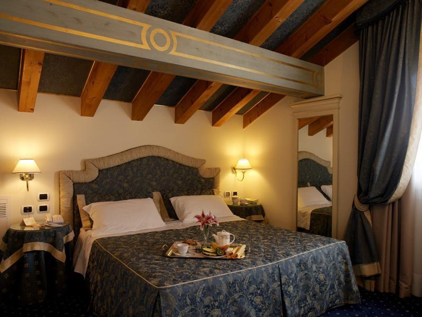 Borgo ca' dei Sospiri-Italy-Venezia-General view-9