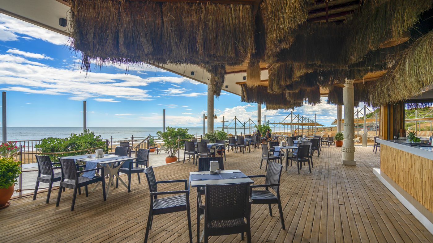 Side-Crown-Sunshine-Beach-63