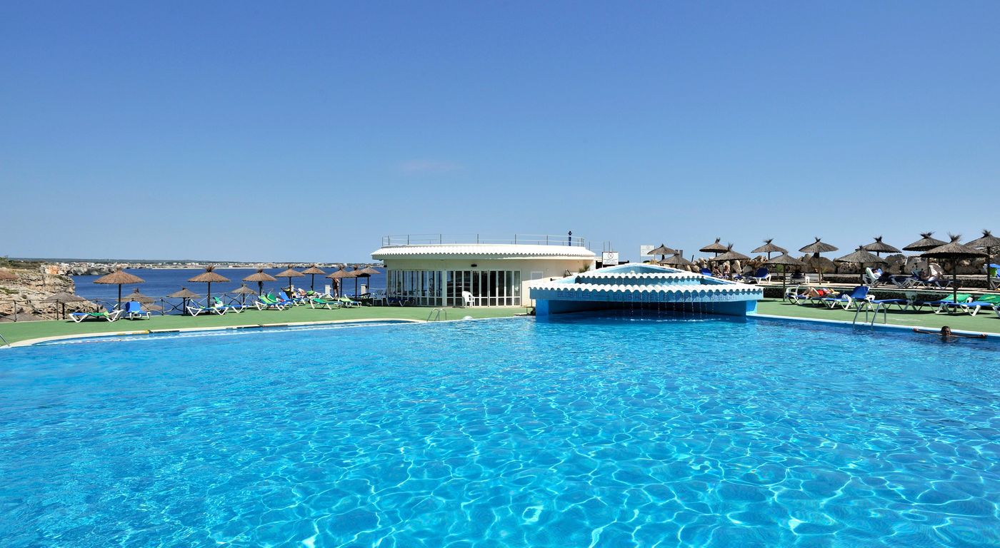 Hoteles-Globales-Club-Almirante-Farragut-Pool-10