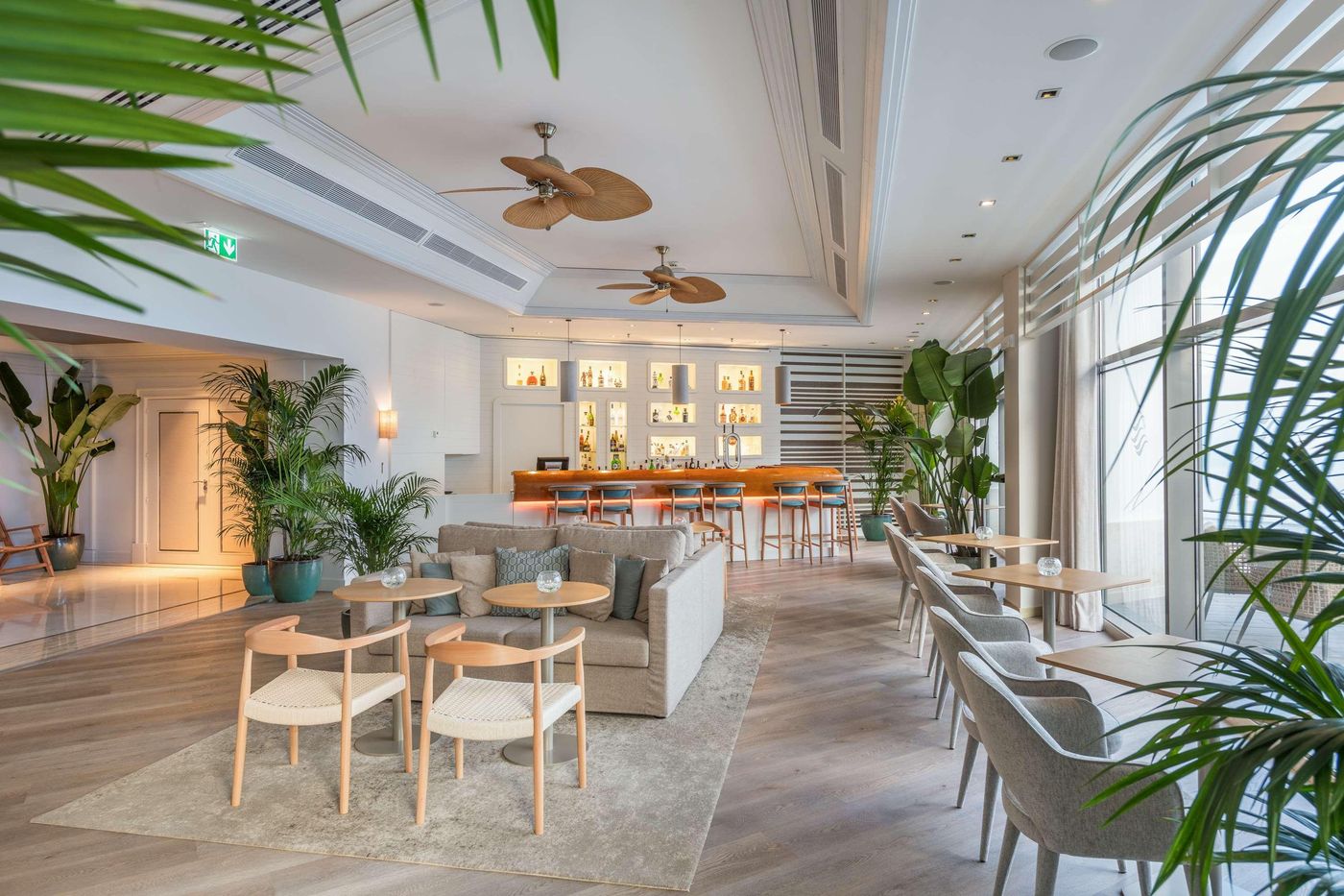 Sesimbra-Oceanfront-Hotel-Bar-14