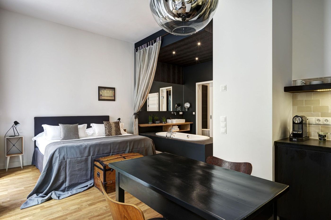 Berlin-Gorki-Apartments-Room-3
