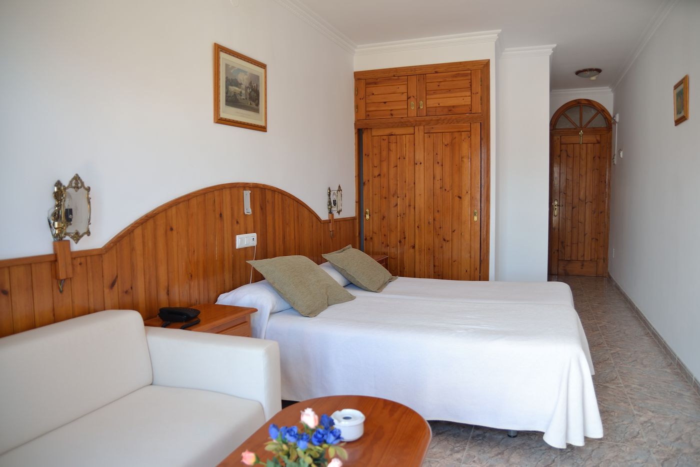 Jose-Cruz-Playa-Burriana-Room-13