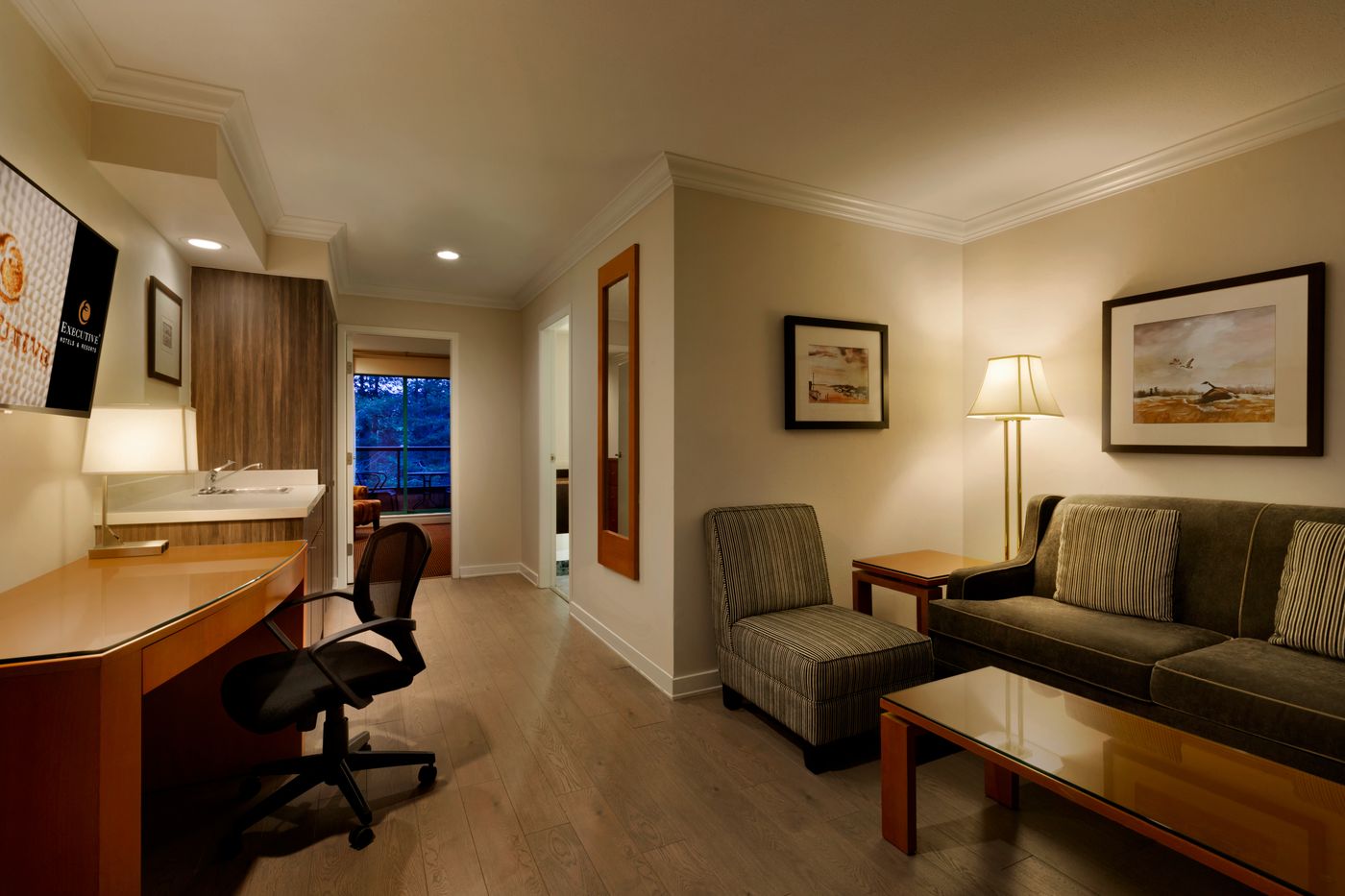 Executive-Suites-Hotel-Metro-Vancouver-Burnaby-Room-10