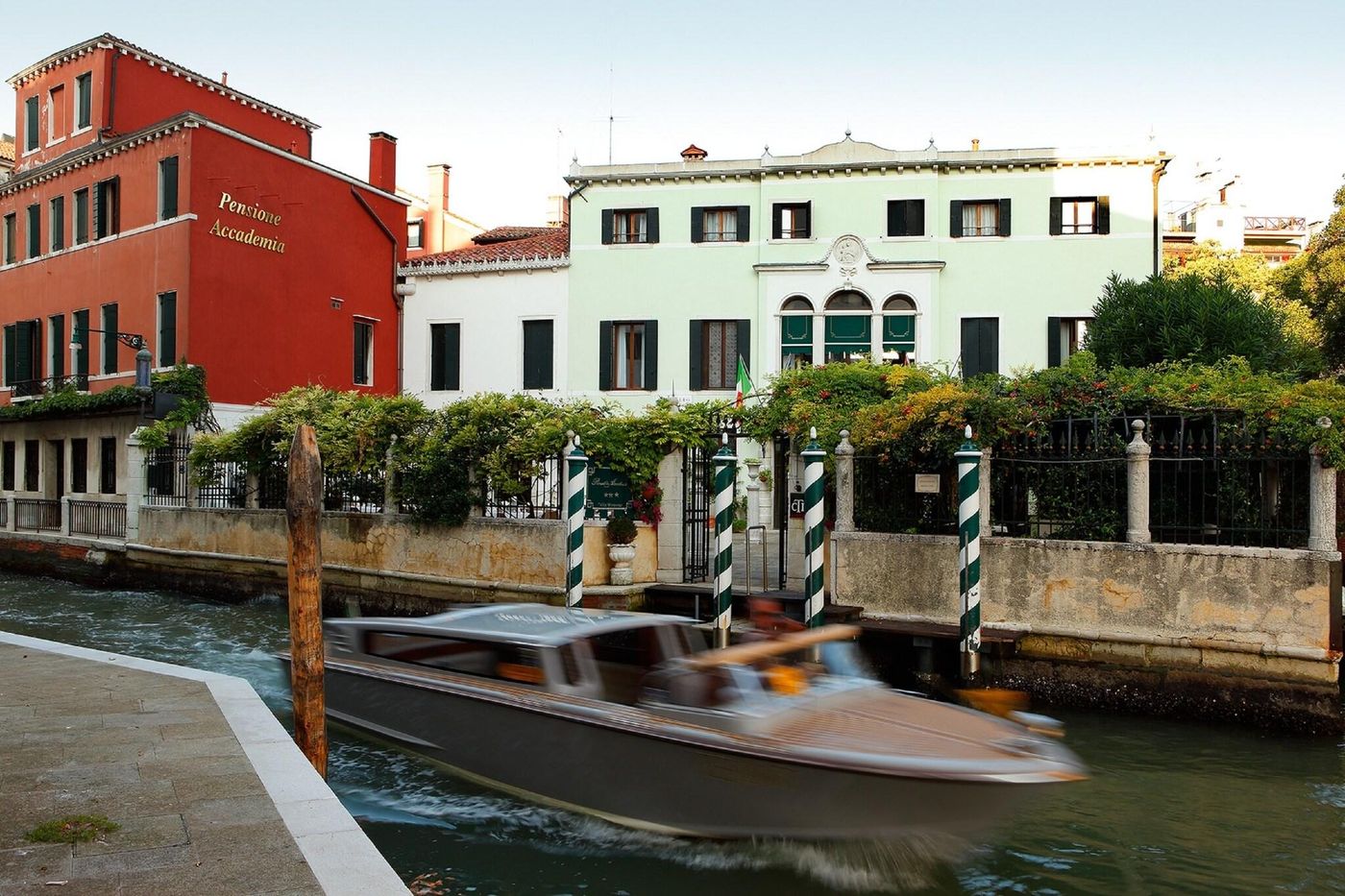 Pensione-Accademia---Villa-Maravege-Beach-31