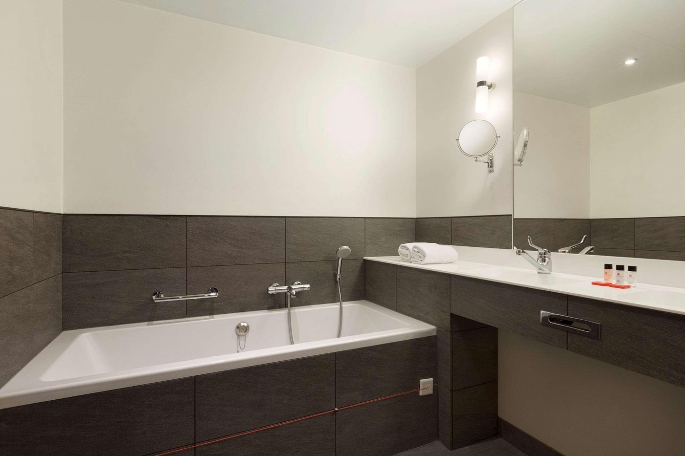 Leonardo-Hotel-Amsterdam-Rembrandtpark-Room-40