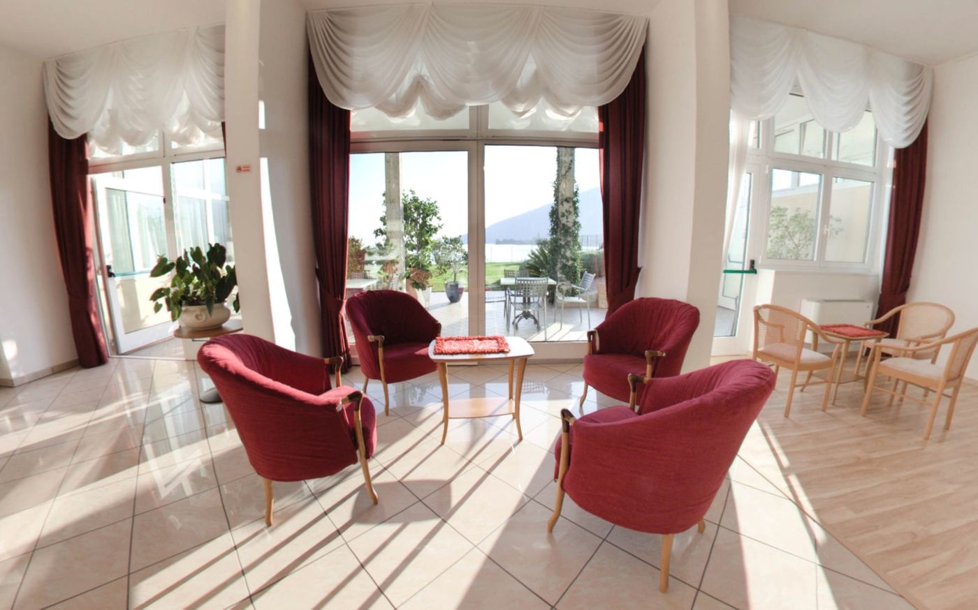 Regina-Italy-COMO LAKE GRAVEDONA-Lobby-9