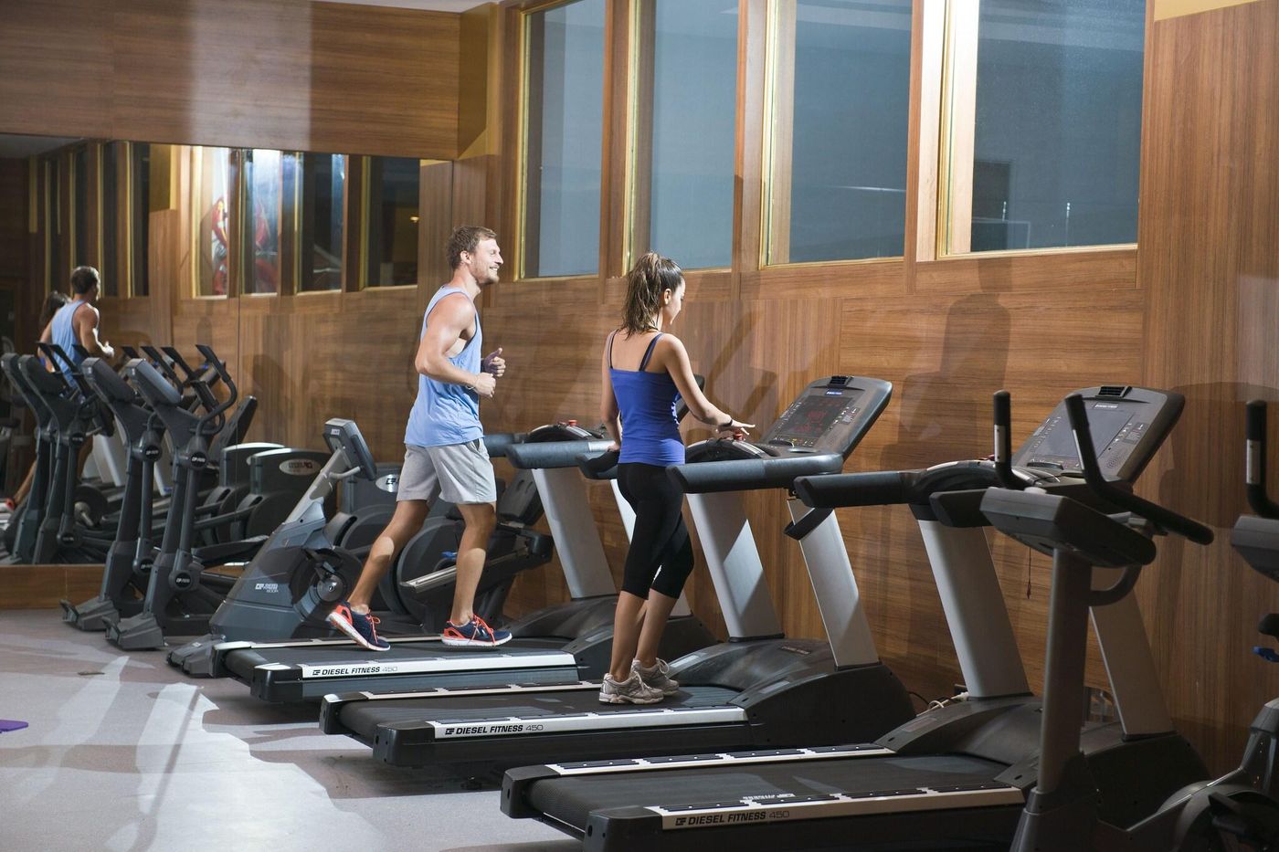 Side-Premium-Sports-and-Entertainment-86