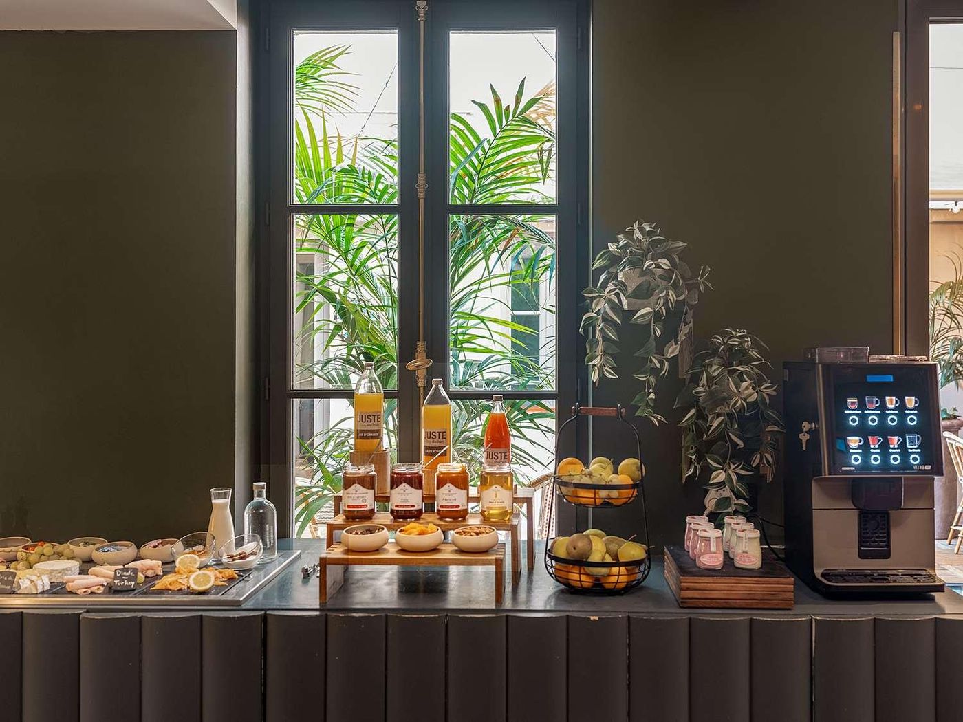 Bob-Hotel-By-Elegancia-Restaurant-15