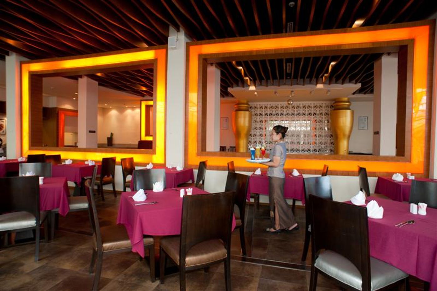 Peach-Hill-Resort-Bar-27