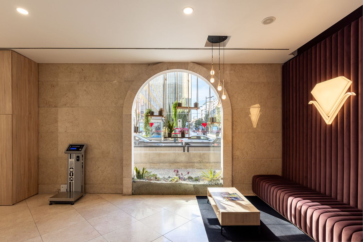 America-Diamonds-Lobby-4