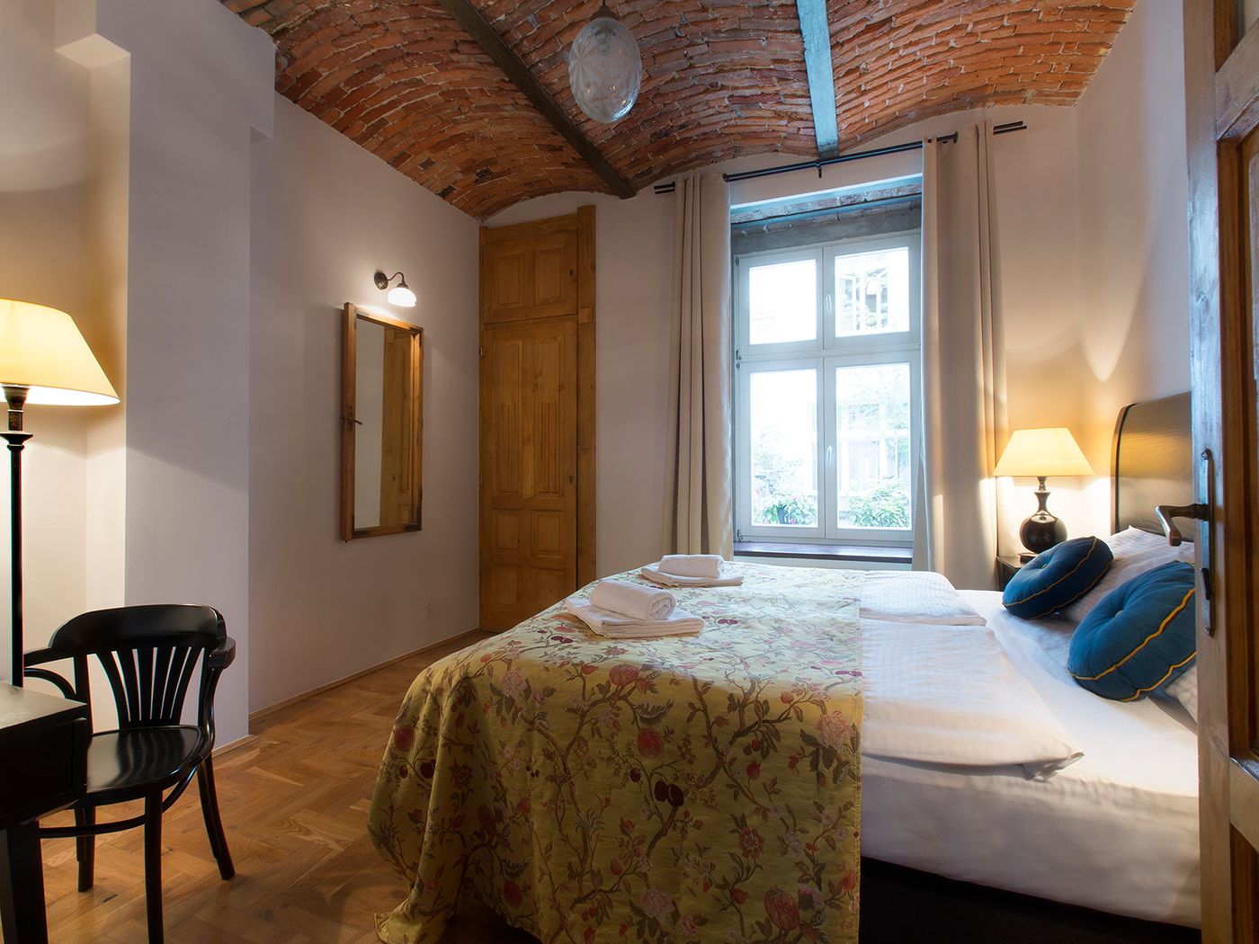 Antique-Apartments-Plac-Szczepanski-Room-34
