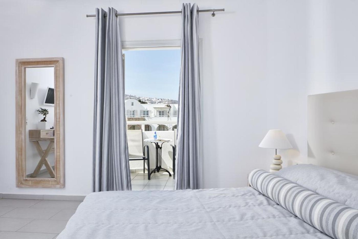 Aegean-Plaza-Room-14