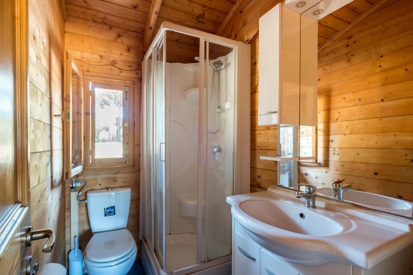 La-Canova-II-Room-18