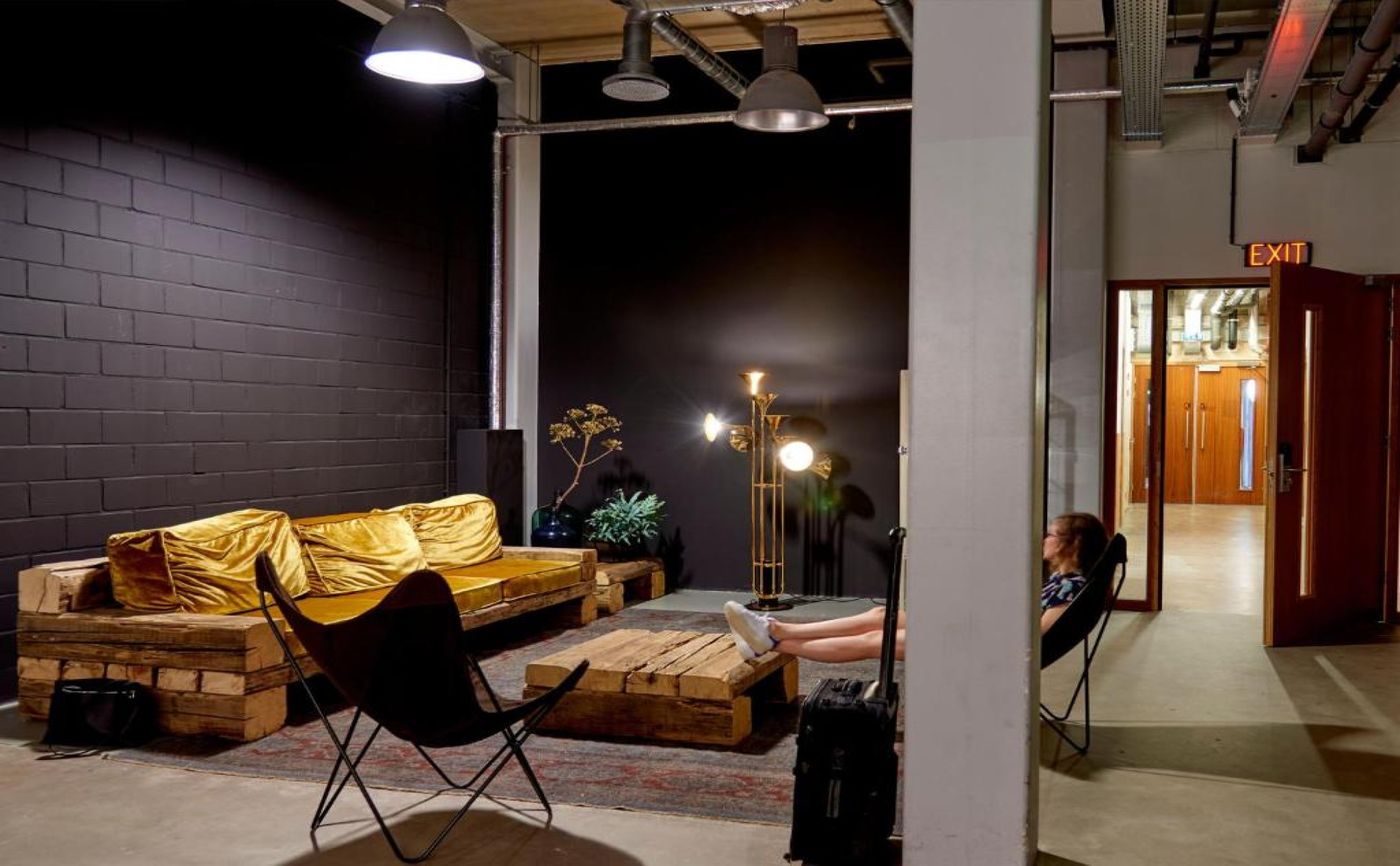 Q-Factory-Hotel-Lobby-14