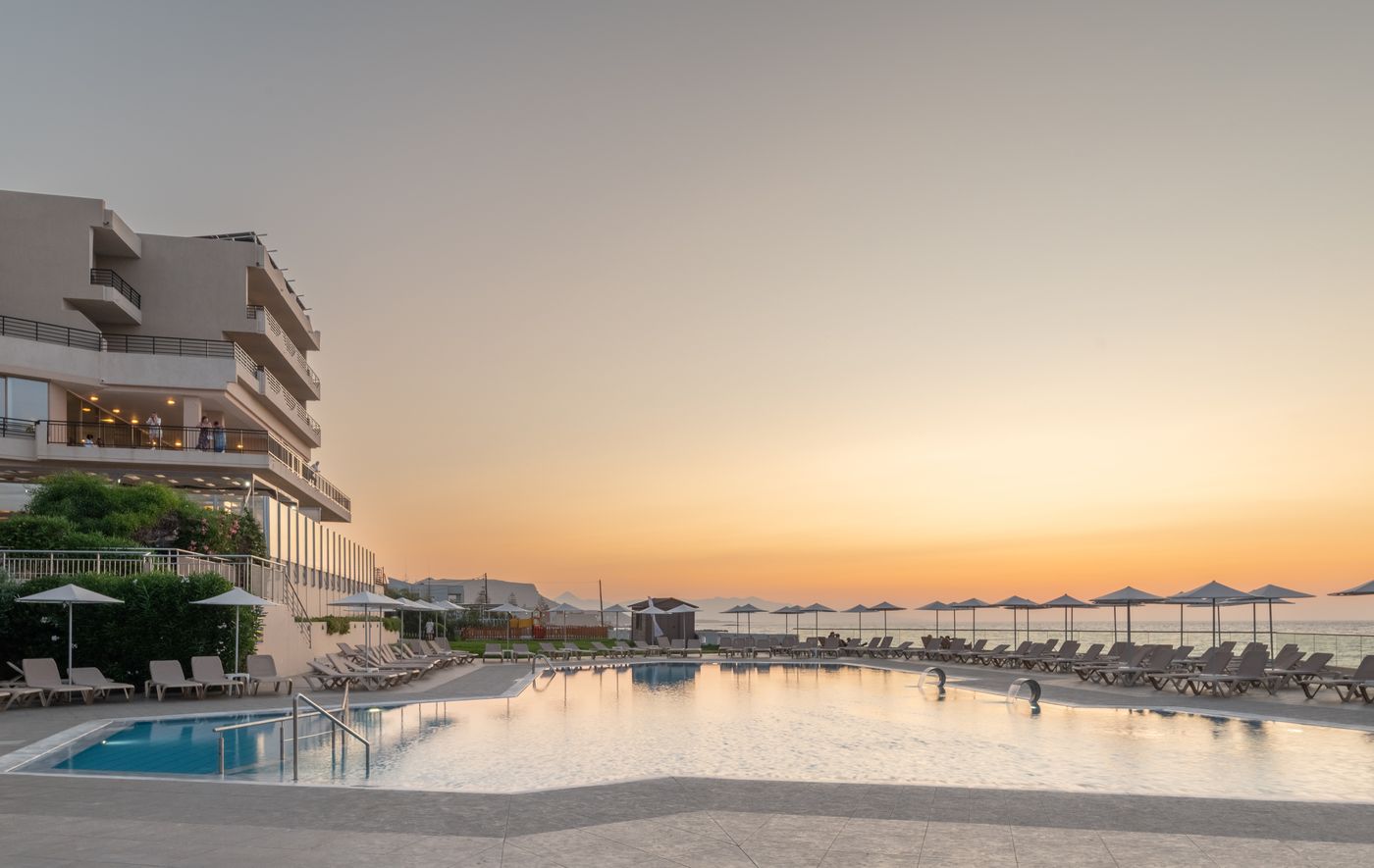 Themis-Beach-Hotel-Pool-10