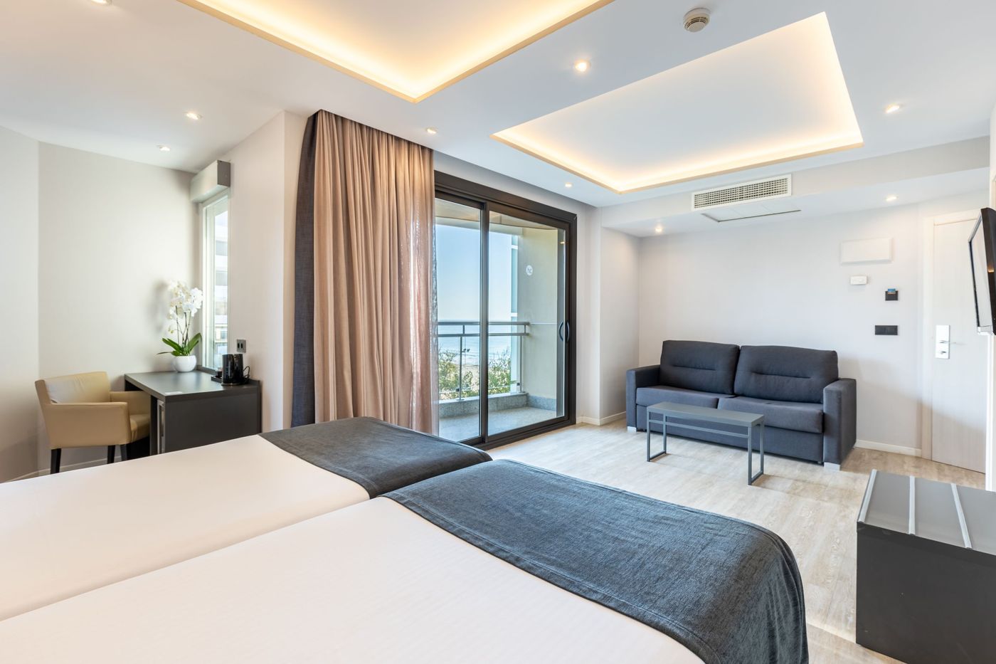 HOTEL-CIMBEL-Room-12