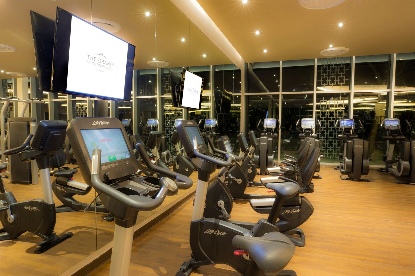 Moon-Palace-The-Grand---Cancun-Sports-and-Entertainment-91