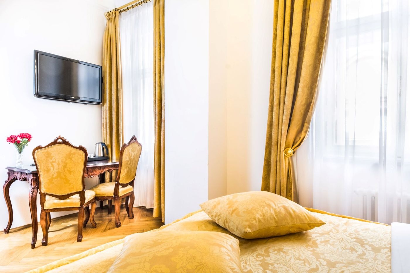 Charles Bridge Palace-Czech Republic-PRAGUE-Room-5