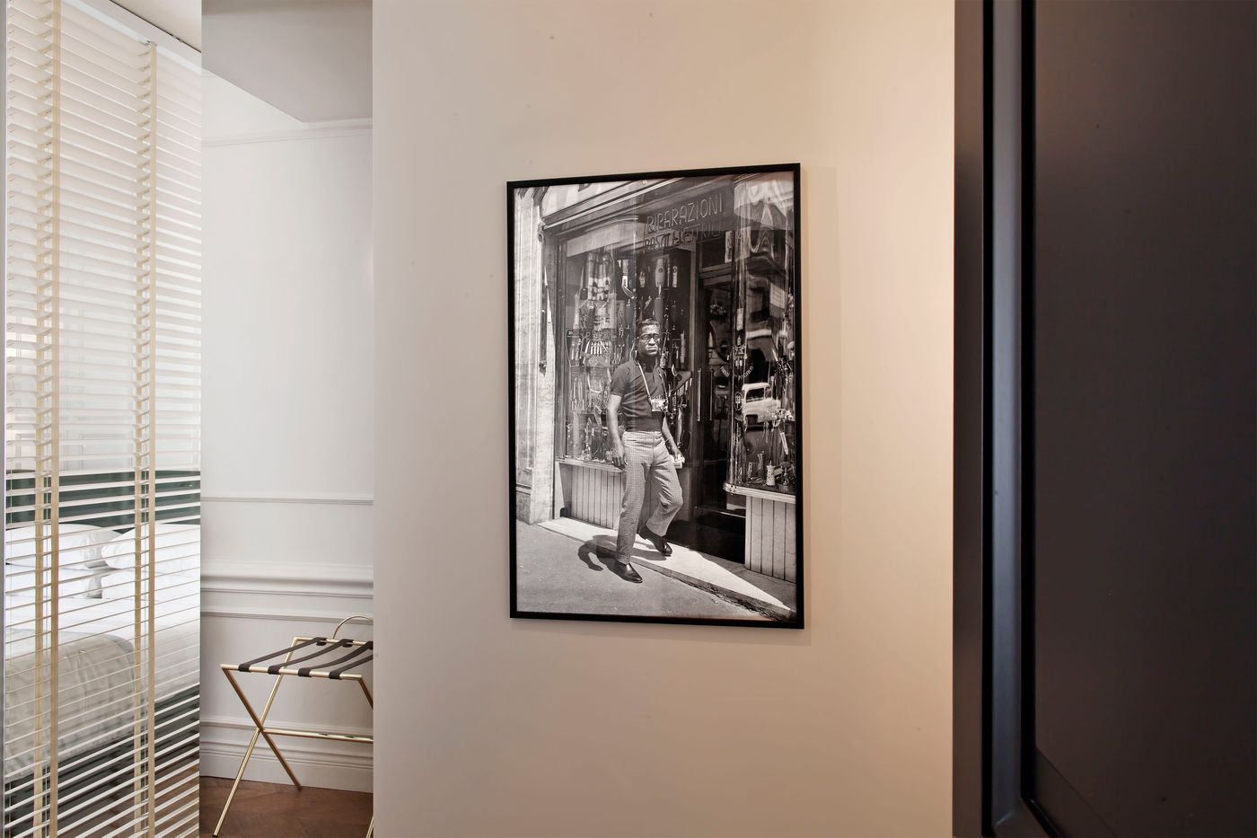 The-Corner-Roma-Room-11