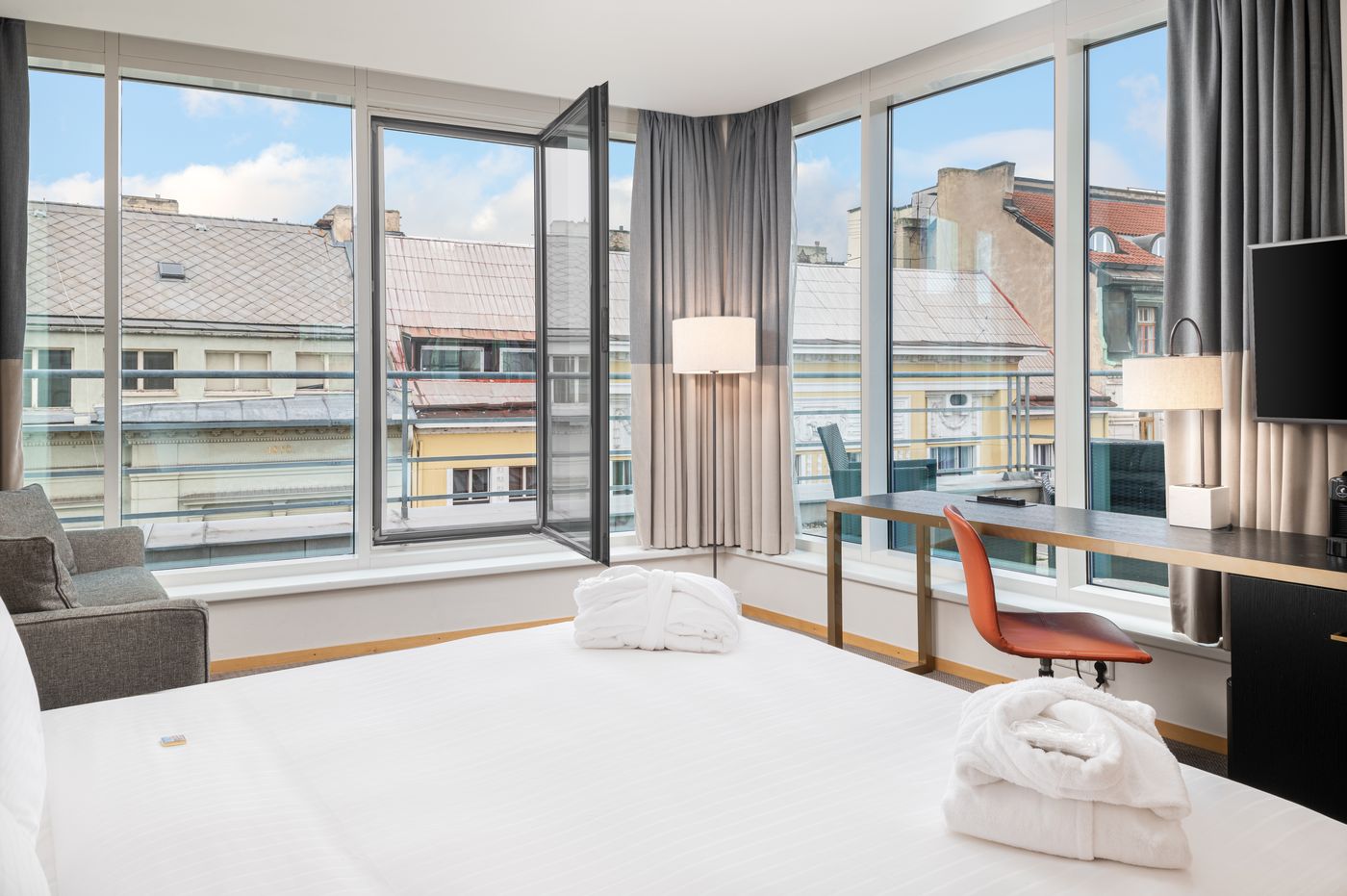 K-K-Hotel-Fenix-Room-12