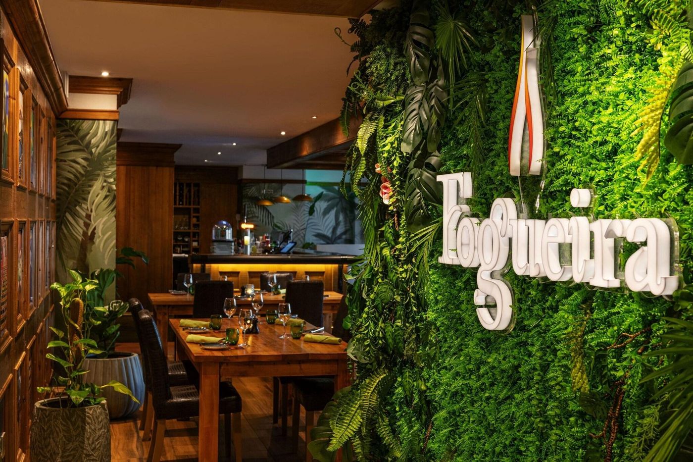 Delta-Hotels-by-Marriott-Jumeirah-Beach-Restaurant-64