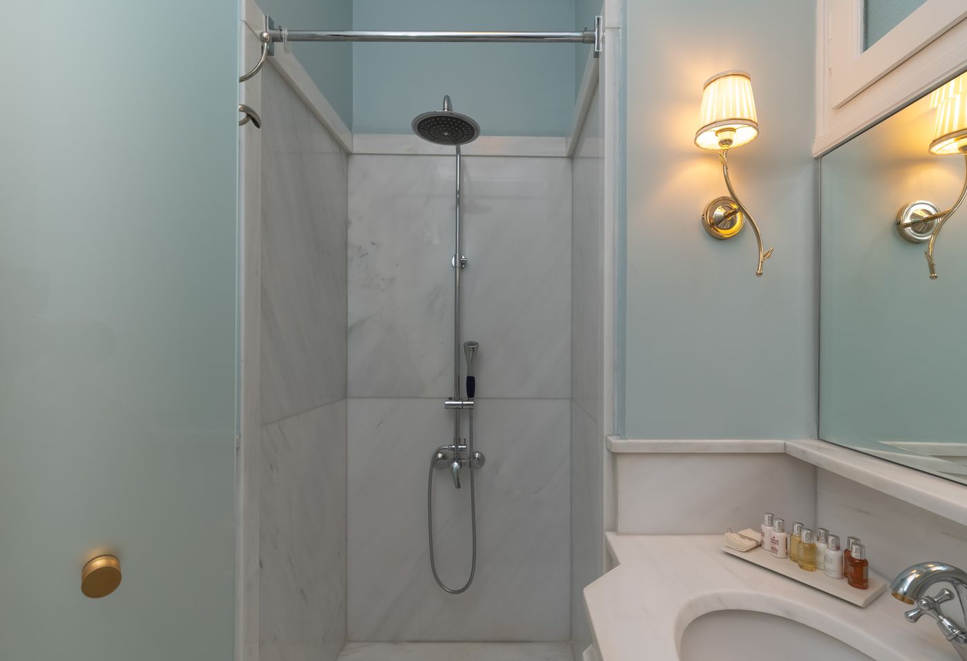 Noble-Suites-Room-42