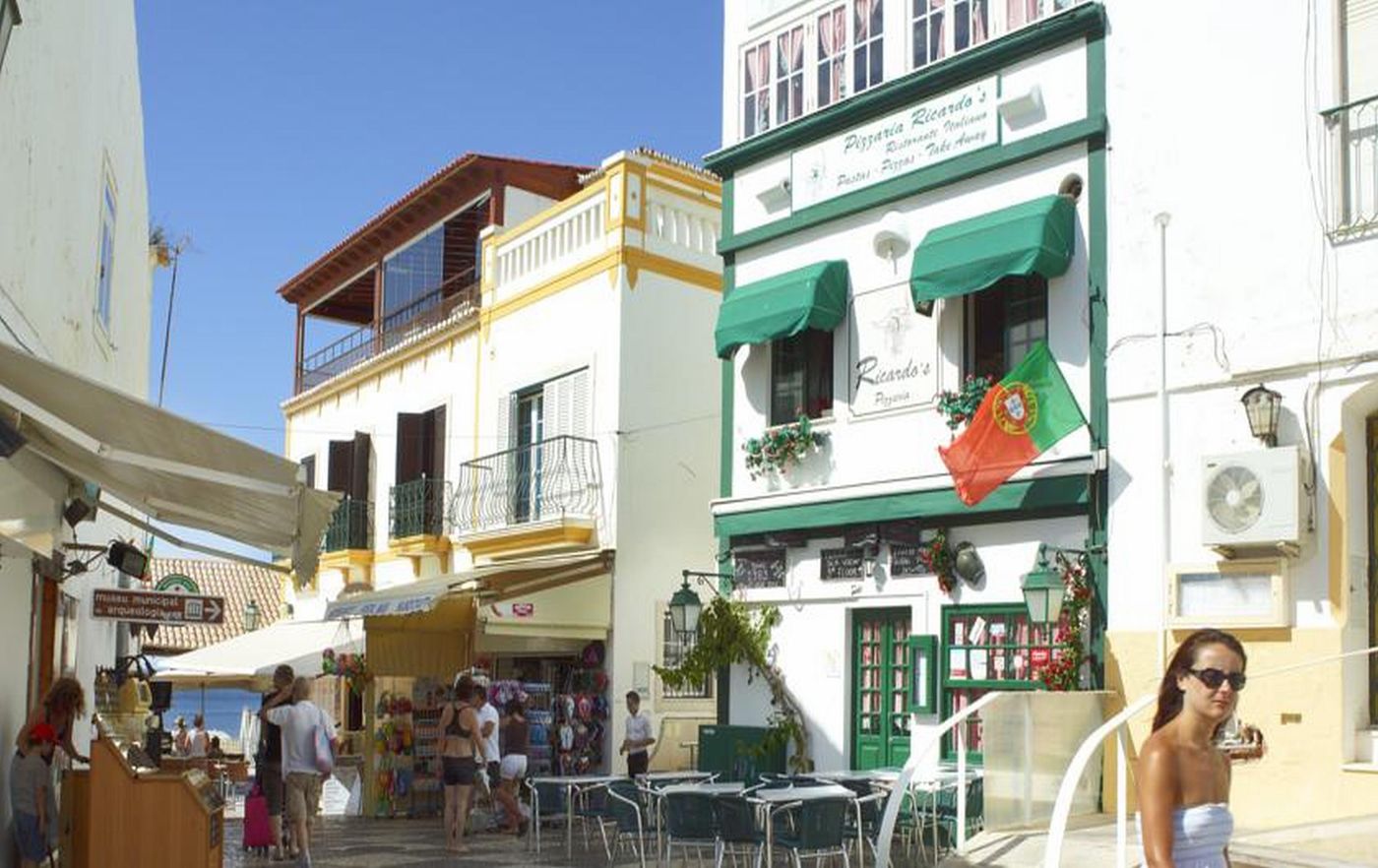 Cheerfulway-Minichoro-Apartamentos-Sports-and-Entertainment-11