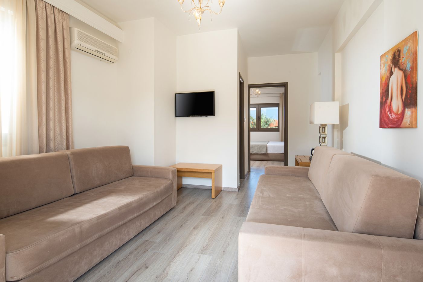 Flegra-Palace-Room-42