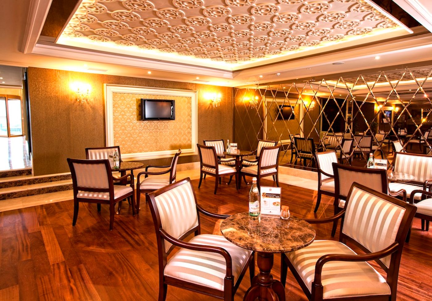 Grand-Halic-Goldenhorn-Bar-9