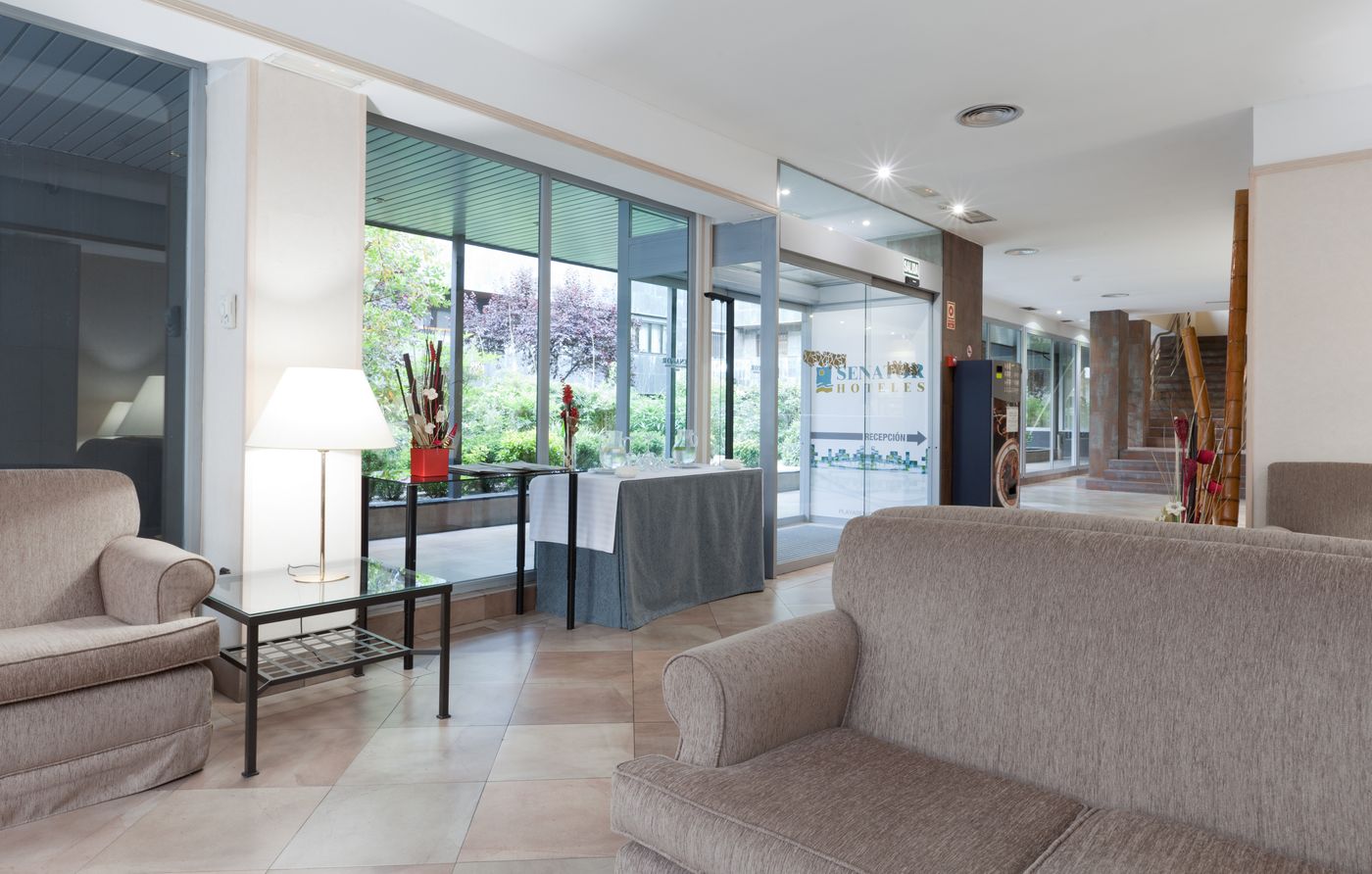 Senator-Castellana-Lobby-2