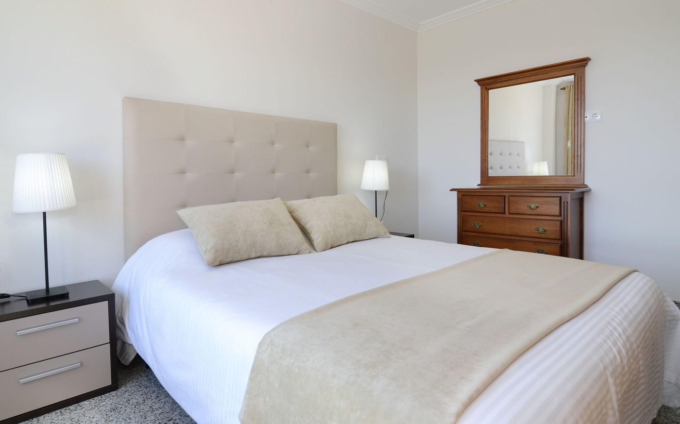 Apartamentos-Nuria-Sol-Room-24