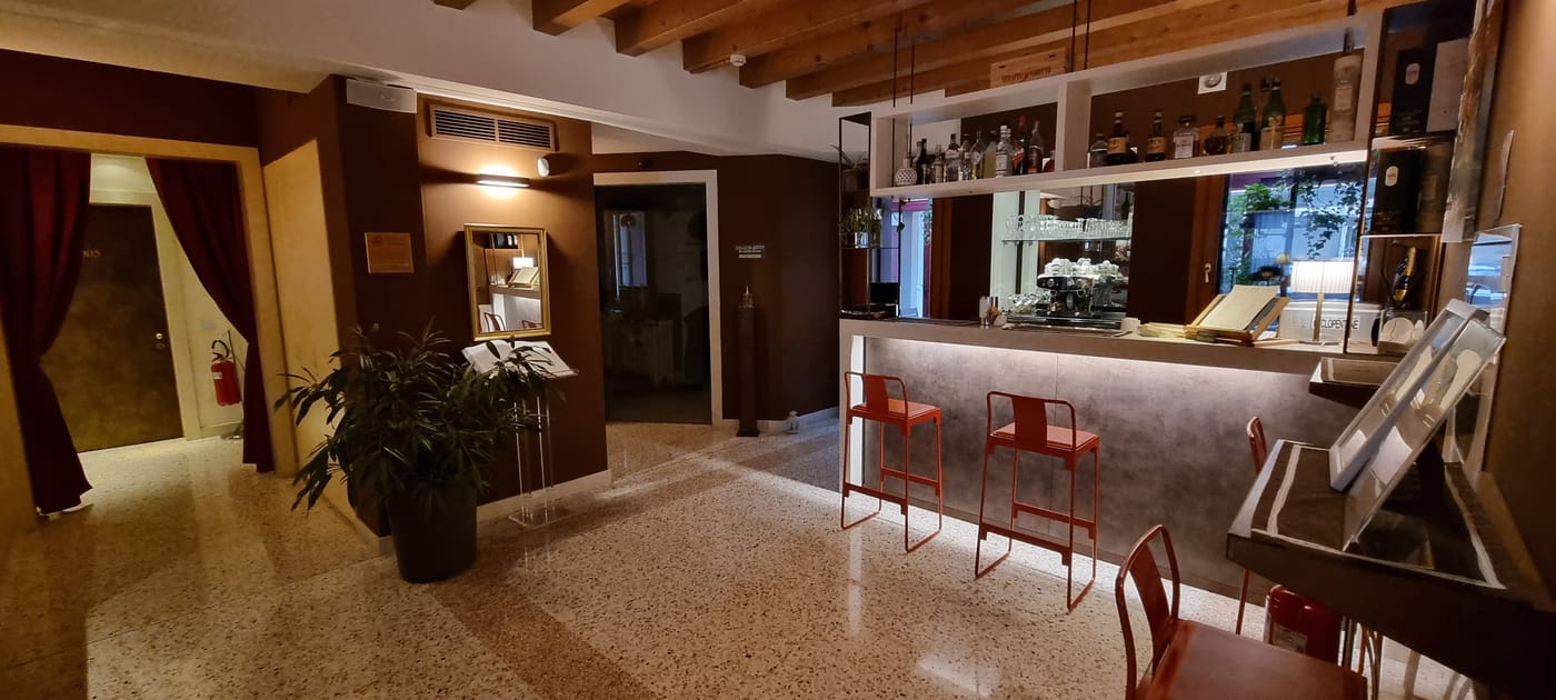 Unaway-Ecohotel-Villa-Costanza-Venezia-Bar-13