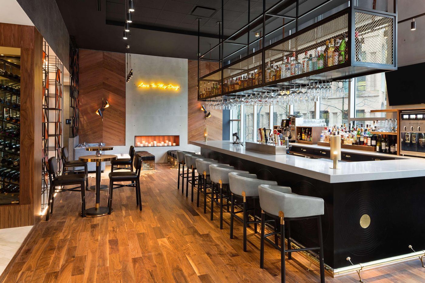 Hilton-Vancouver-Downtown-Bar-11