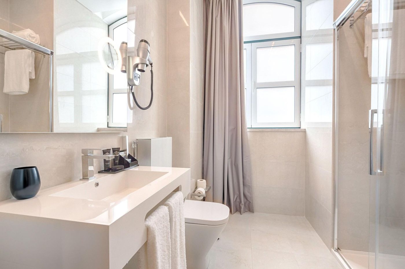 Meraprime-Gold-Design-Hotel-Room-34