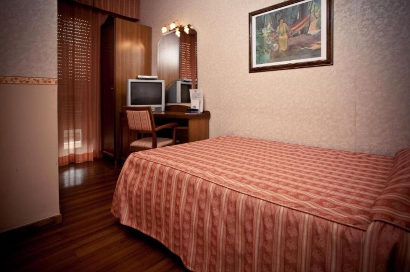 Phi-Hotel-Ambra-Room-11