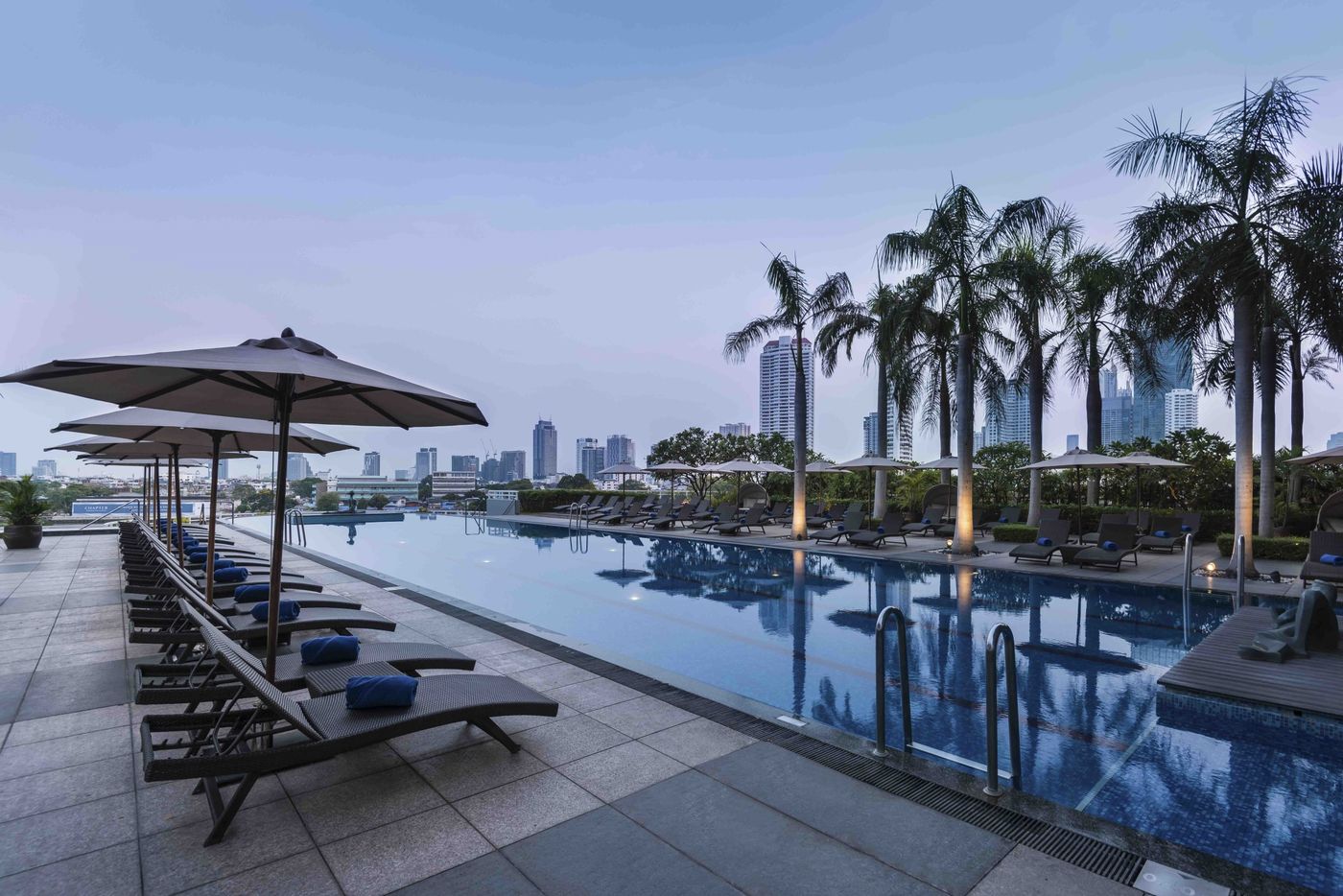 Chatrium-Hotel-Riverside-Bangkok-Pool-99