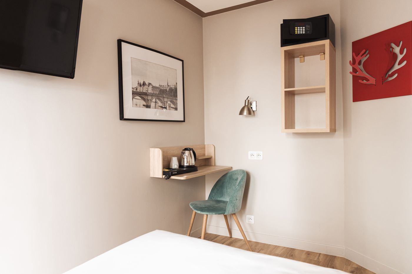 Hotel-Eiffel-Segur-Room-10