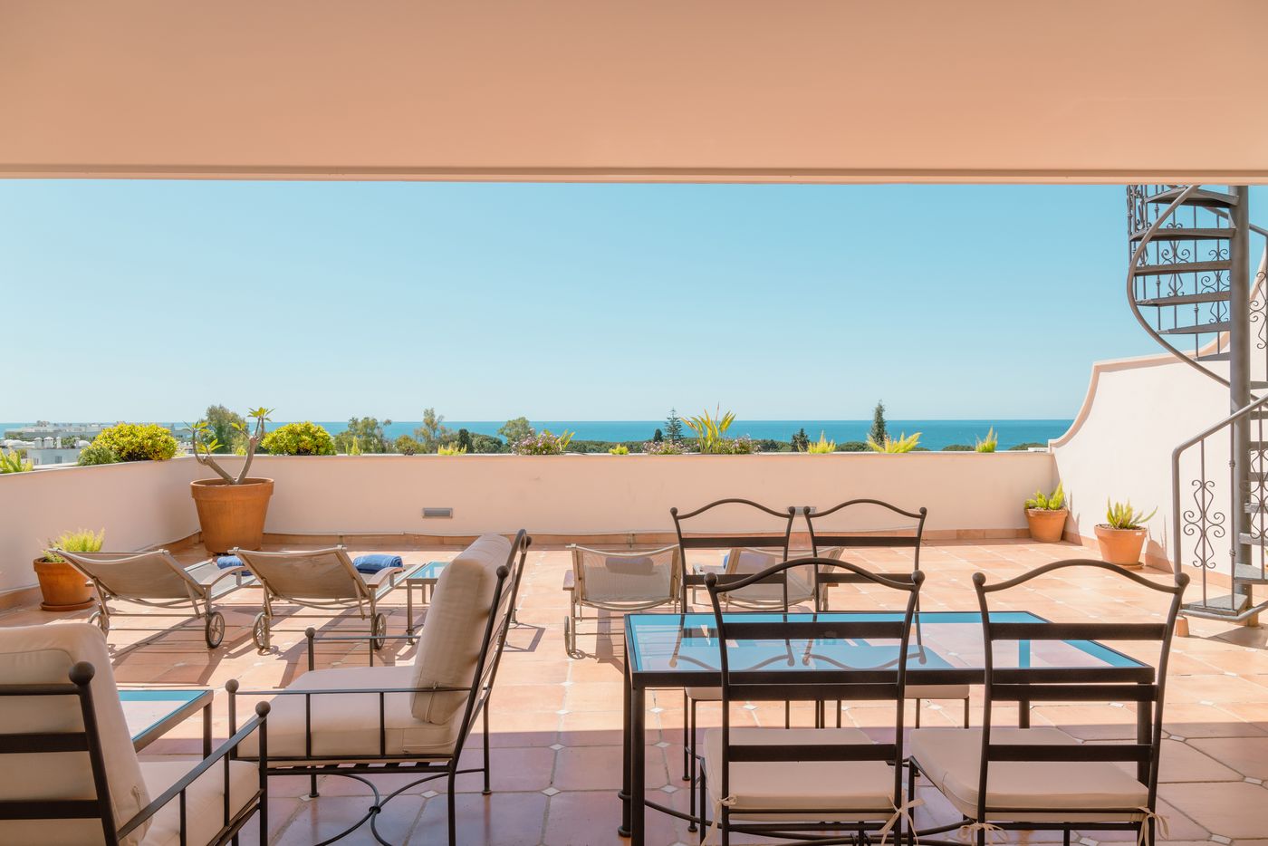 Guadalpin-Suit-Room-62