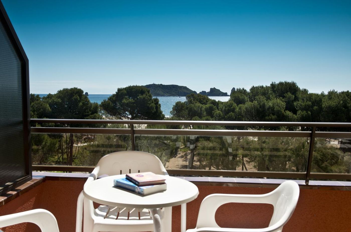 Salles-Beach-Apartments-Room-46