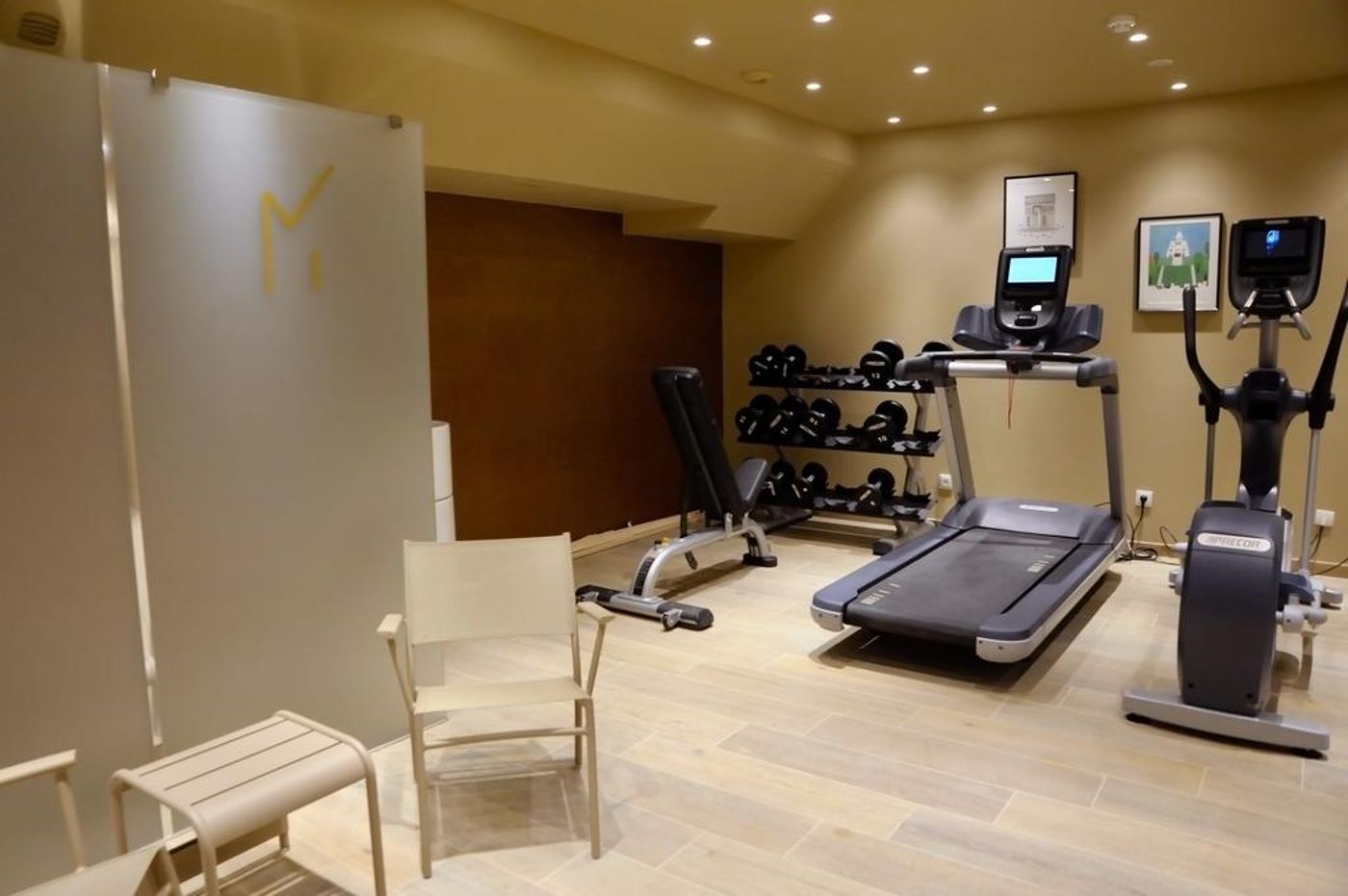 Mom-Art-Hotel-Sports-and-Entertainment-30