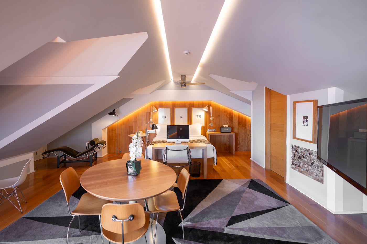 Browns-Downtown-Hotel-Room-8