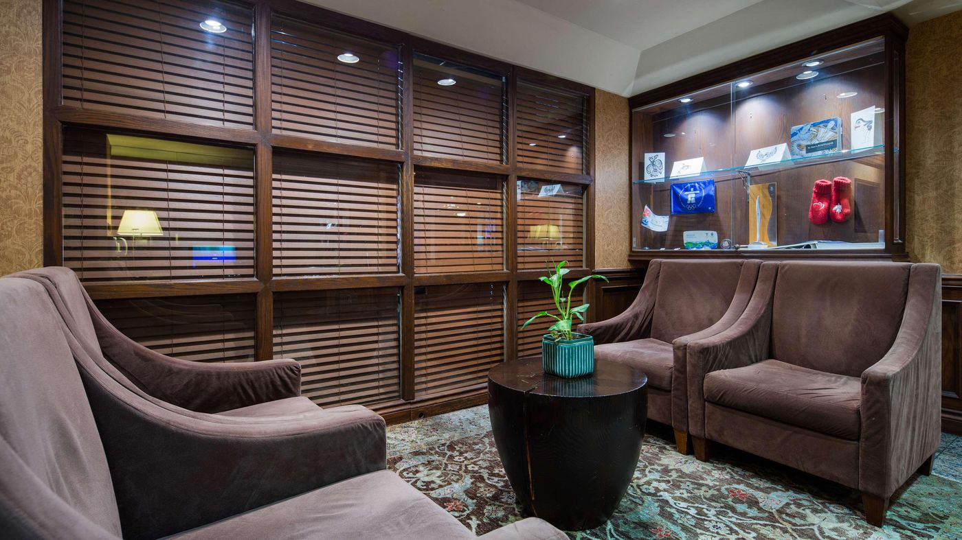 Best-Western-Plus-Sands-Lobby-4