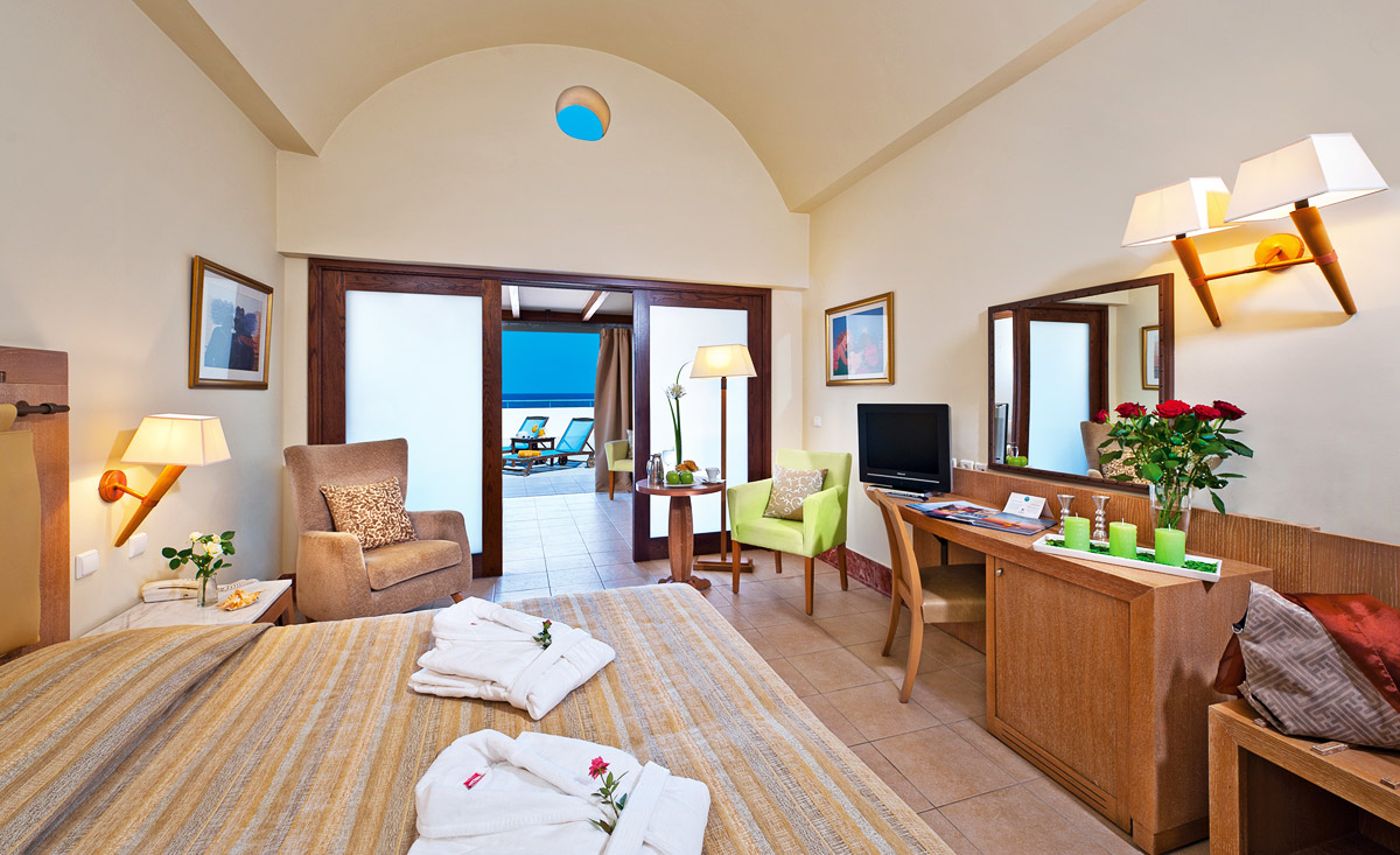 Santa-Marina-Plaza-Room-28