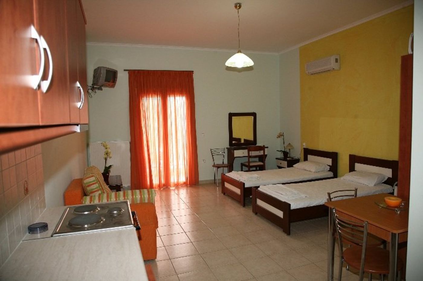 Lazaratos-Hotel-Room-8