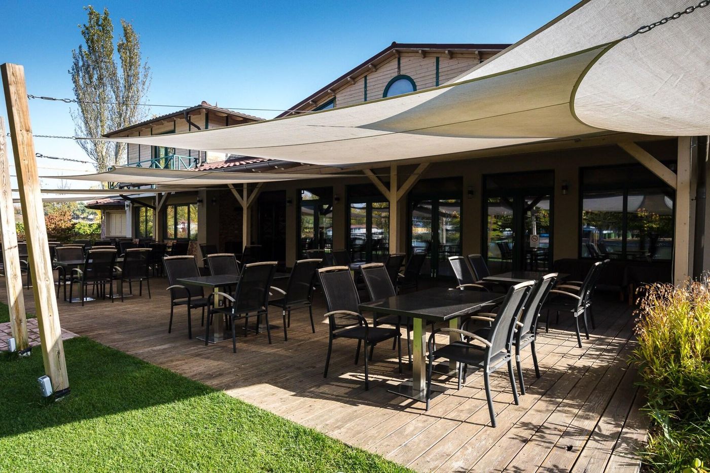 Duna-Garden-Hotel-Terrace-21