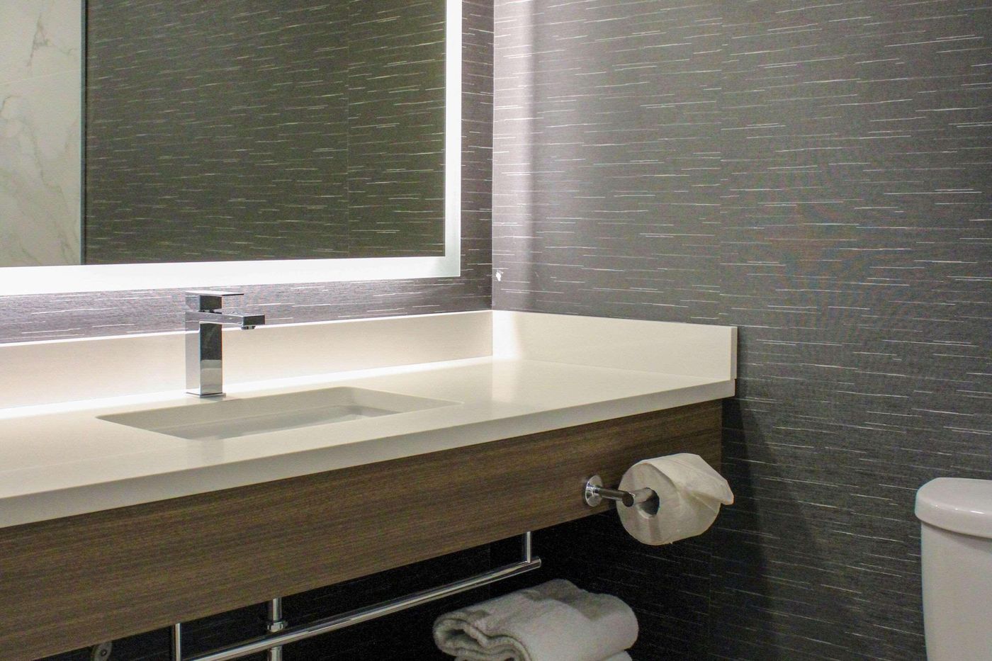 Radisson-Blu-Vancouver-Airport-Room-31