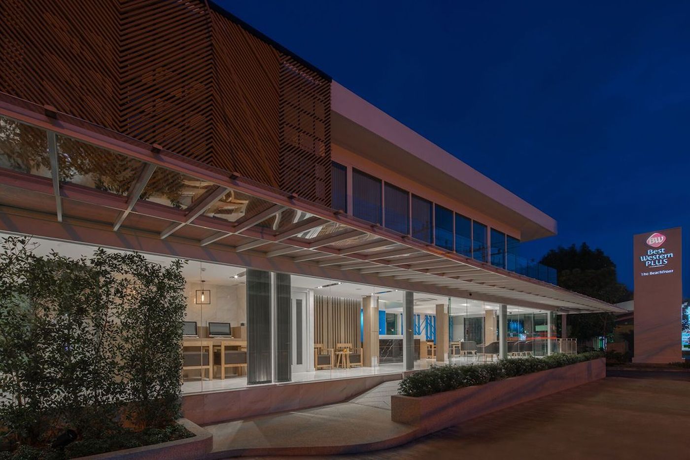 The-Beachfront-Hotel-Phuket-Lobby-18