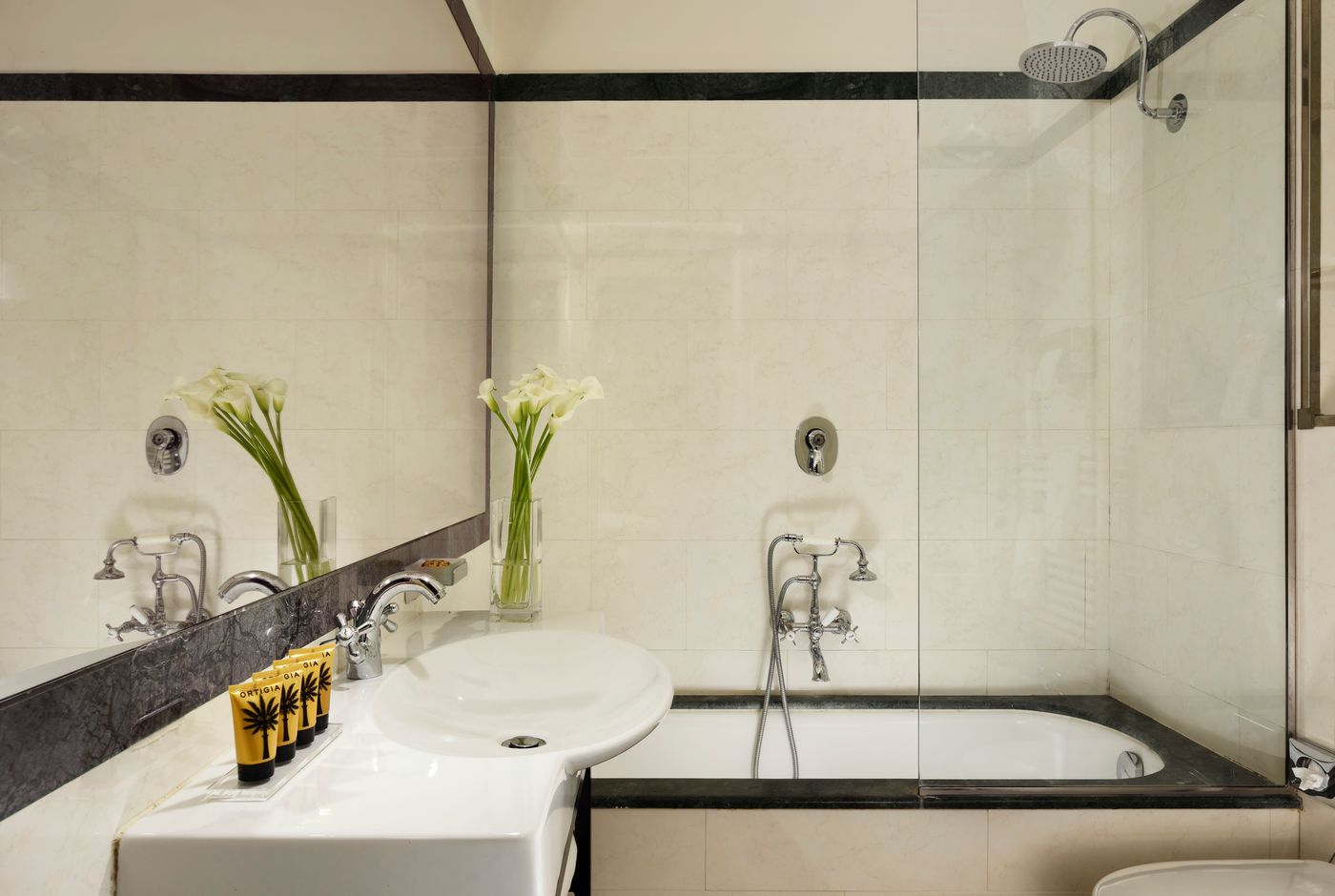 Leon-s-Place-Hotel-Room-30