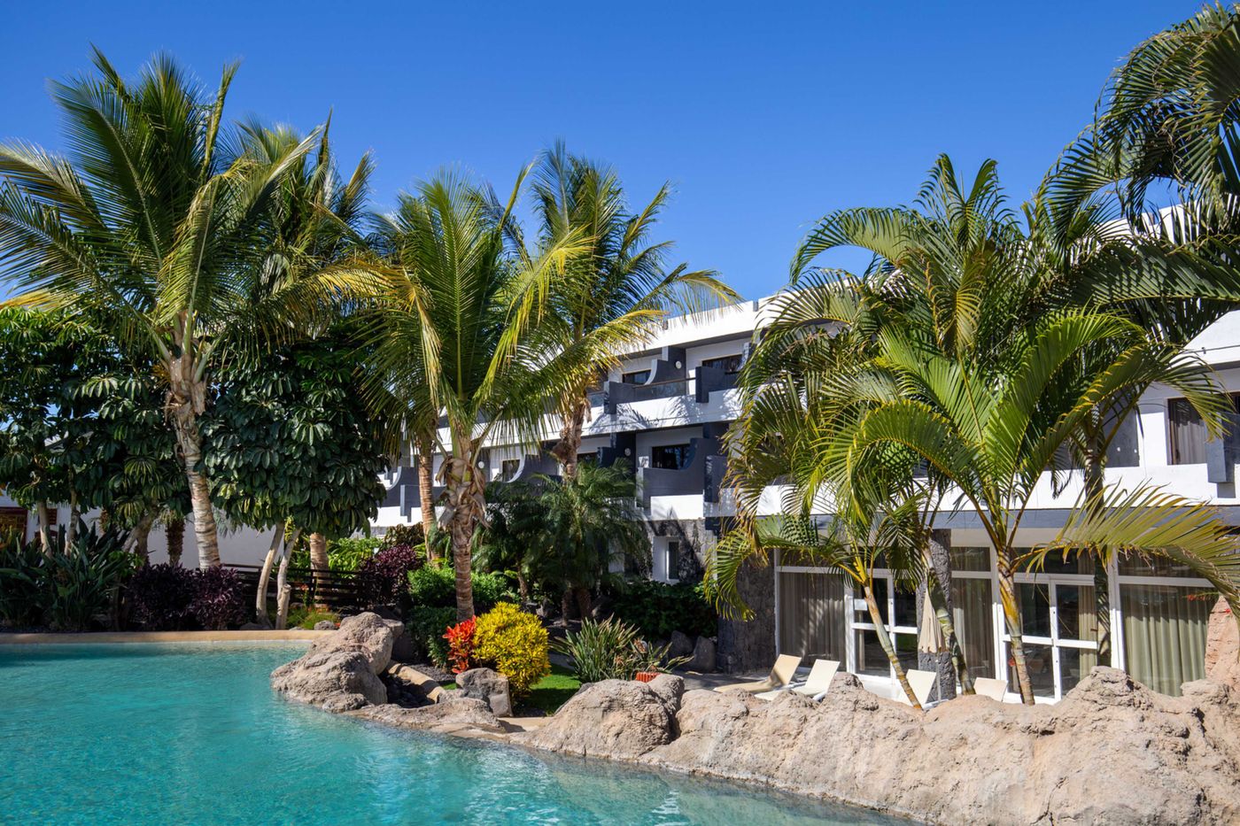 R2 Romantic Fantasia Dreams & Suites Hotel