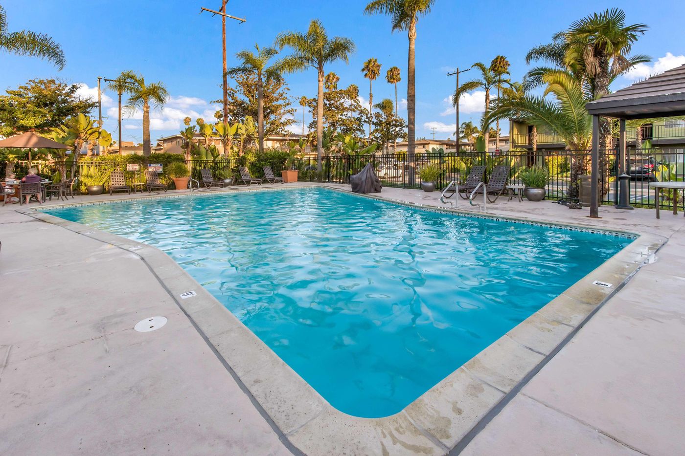 Best-Western-Plus-Pavilions-Pool-46